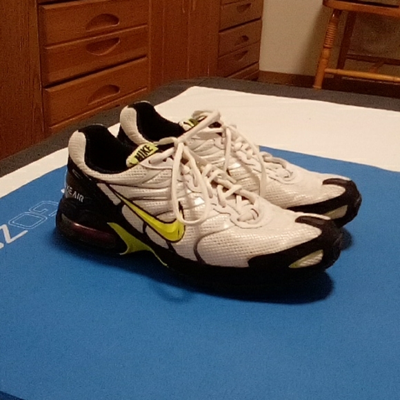 Nike AIR Torch 4's - Picture 2 of 4